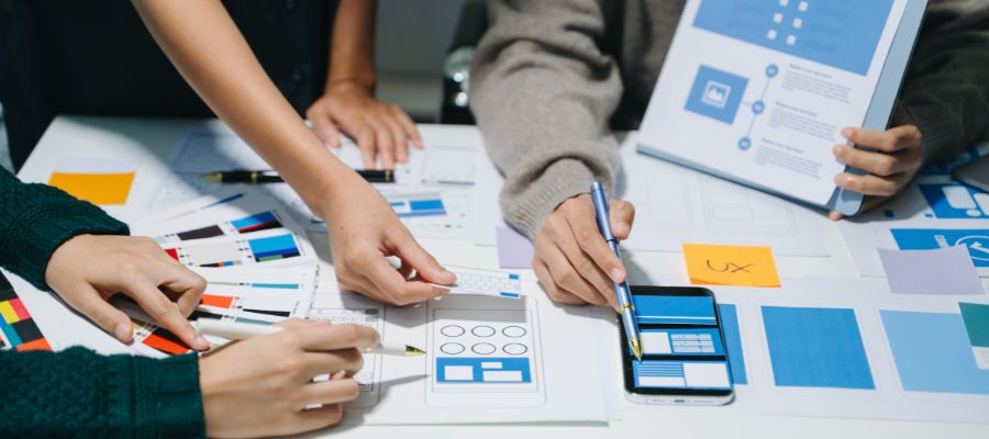 UXデザインを考えている写真